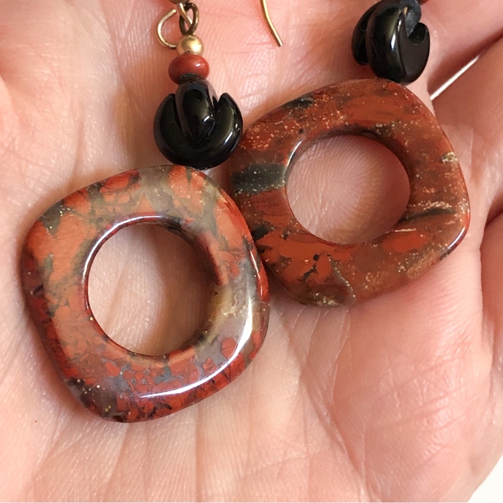 Vintage polished stone jasper? dangle earrings w/ black stone accents - Picture 7 of 10